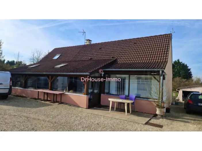 Maison 9 pièces de 138 m² - Oussoy-en-Gâtinais (45290)