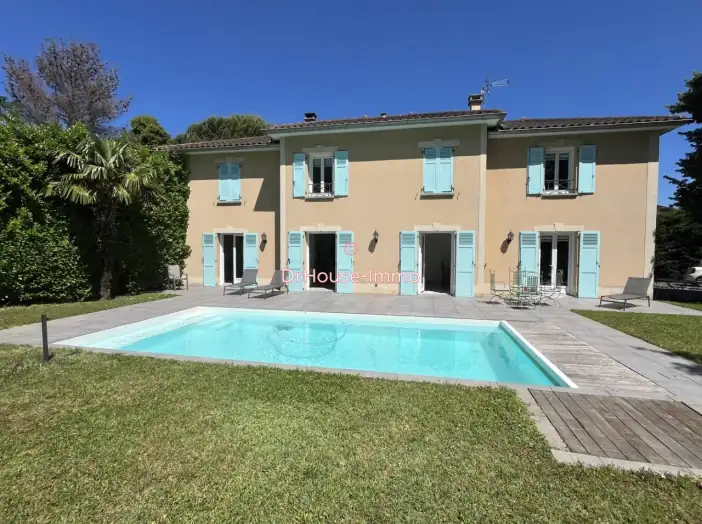Maison 7 pièces de 210 m² - Saint-Cyr-au-Mont-d'Or (69450)