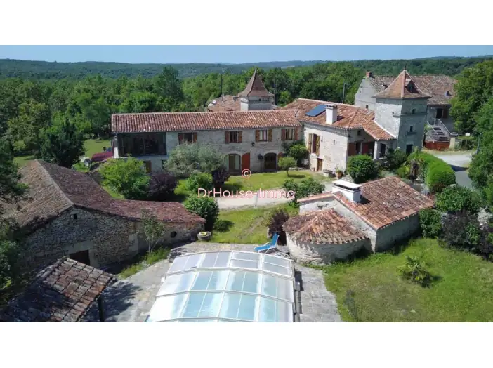 Maison 10 pièces de 280 m² - Cremps (46230)