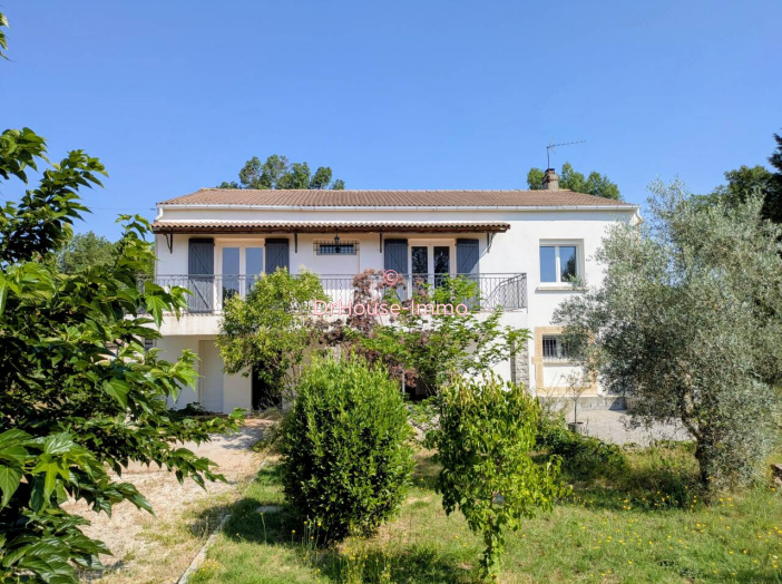 Maison de 222m² - 8 pièces