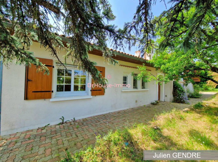 Maison 7 pièces de 165 m² - Chef-Boutonne (79110)