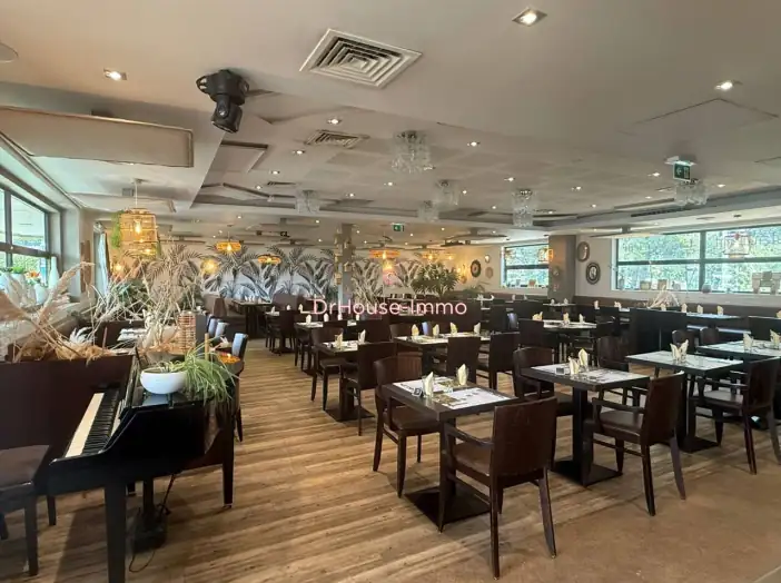 Commerce 3 pièces de 220 m² - La Ciotat (13600)