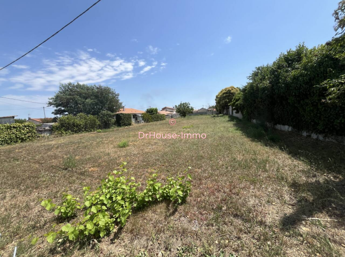 Terrain de 969m²
