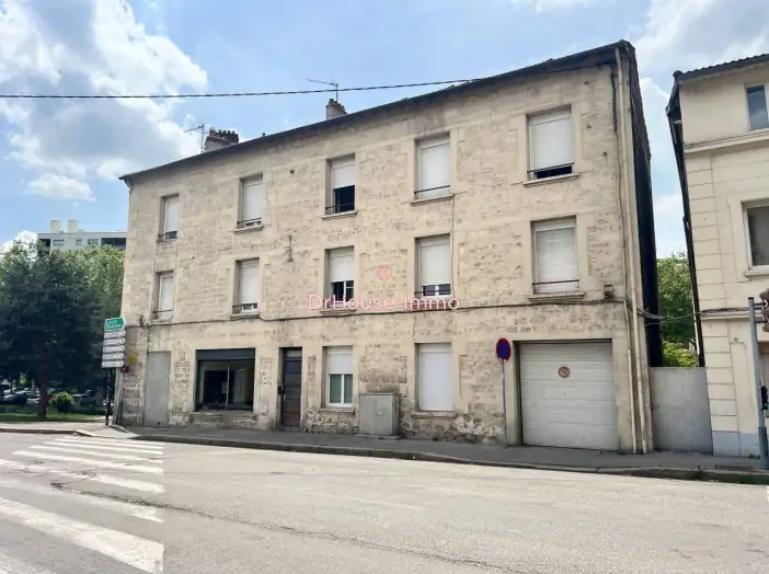 Immeuble 25 pièces de 492 m² - Saint-Étienne (42100)
