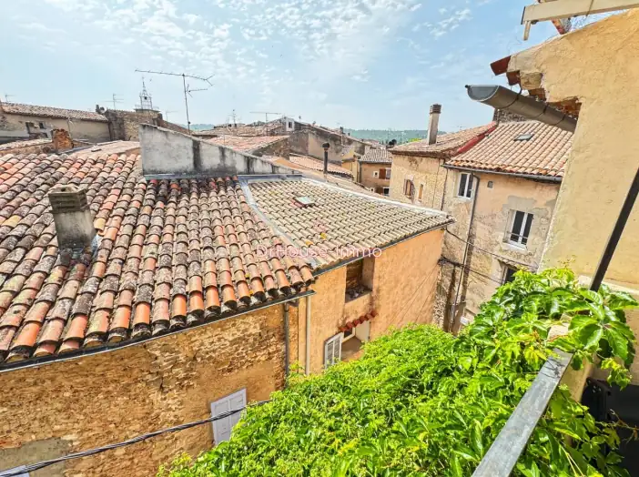 Immeuble 3 pièces de 130 m² - Le Val (83143)