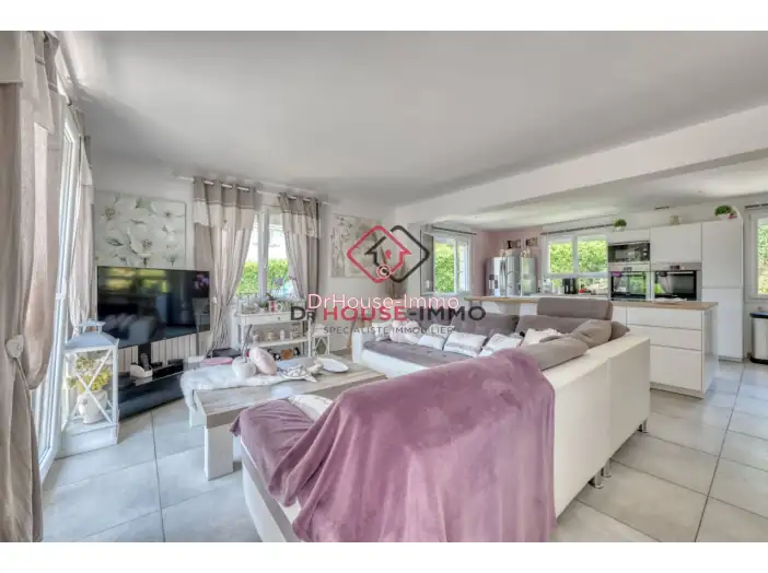 Maison 8 pièces de 164 m² - Varreddes (77910)