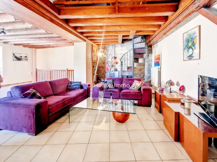 Maison 7 pièces de 197 m² - Sain-Bel (69210)