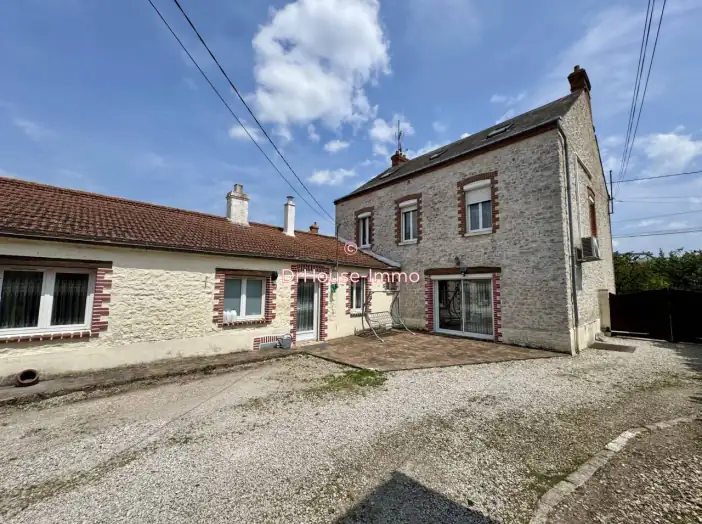 Maison 15 pièces de 270 m² - Corbeilles (45490)