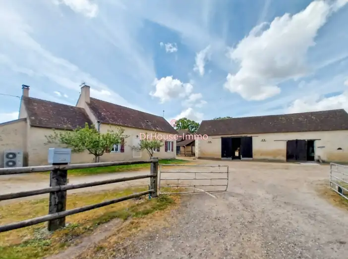 Maison 7 pièces de 145 m² - Monhoudou (72260)