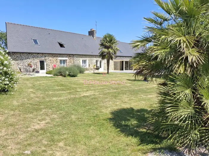Maison 7 pièces de 195 m² - Courtils (50220)