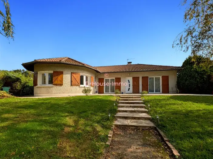 Maison 8 pièces de 200 m² - Messimy-sur-Saône (01480)