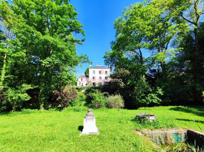 Maison 8 pièces de 281 m² - Chaingy (45380)