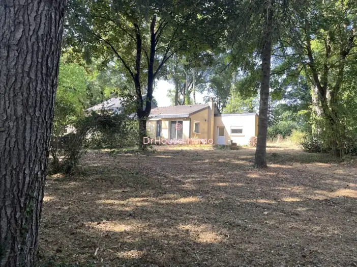 Maison 6 pièces de 137 m² - Soulaire-et-Bourg (49460)