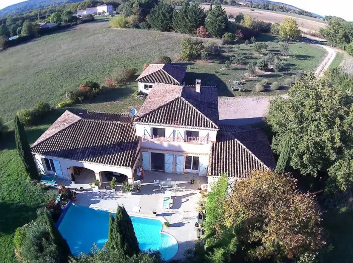 Maison 8 pièces de 200 m² - Itzac (81170)