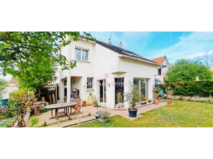 Maison 6 pièces de 162 m² - Brou-sur-Chantereine (77177)