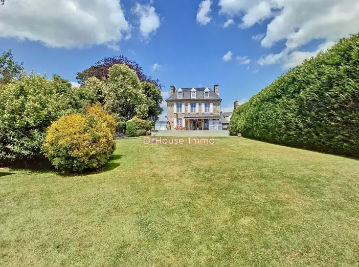 Maison 7 pièces de 199 m² - Saint-Hilaire-du-Harcouët (50600)