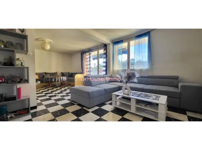 Appartement 4 pièces de 102 m² - Alès (30100)