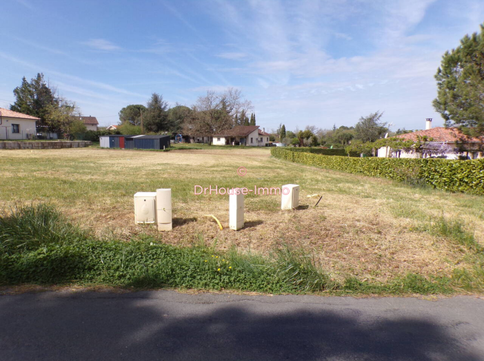 Terrain de 663m²