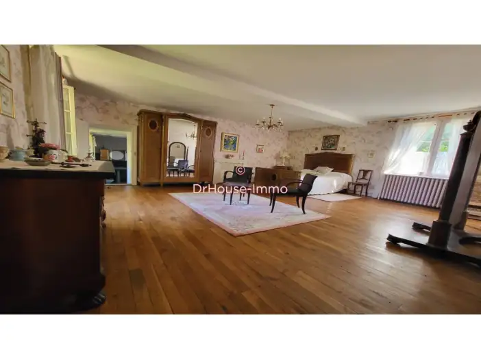 Maison 10 pièces de 250 m² - Chavagnes (49380)