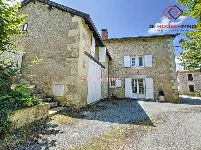 Maison 6 pièces de 150 m² - Saint-Laurent-sur-Manoire (24330)