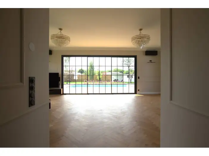 Maison 5 pièces de 215 m² - Saint-Sulpice-et-Cameyrac (33450)