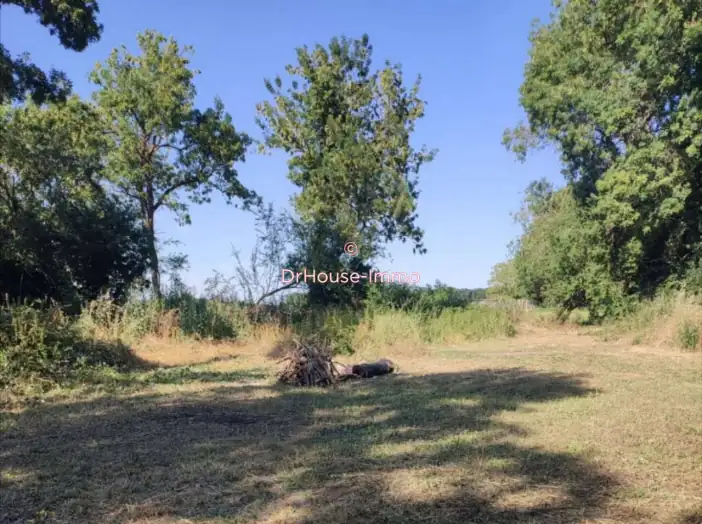 Terrain de 2 255 m² - Le Gua (17600)