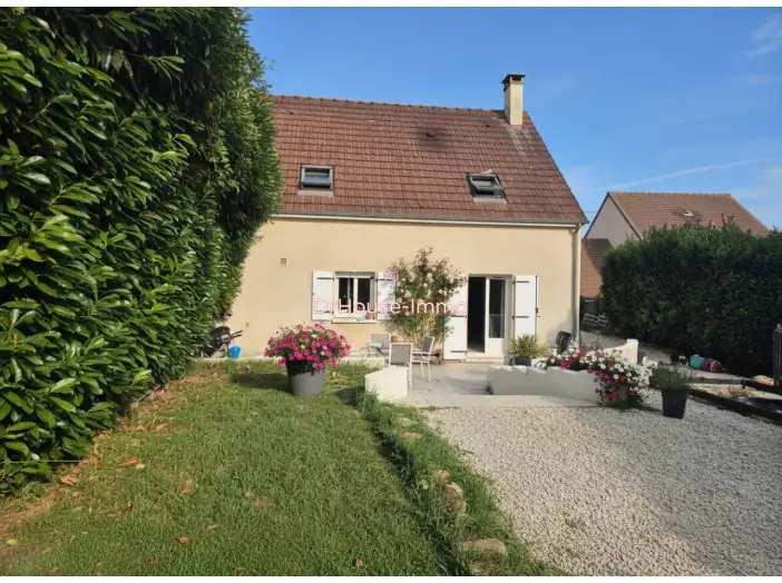 Maison 5 pièces de 92 m² - Crécy-la-Chapelle (77580)
