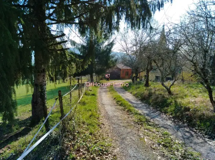 Maison 10 pièces de 259 m² - Prats-du-Périgord (24550)