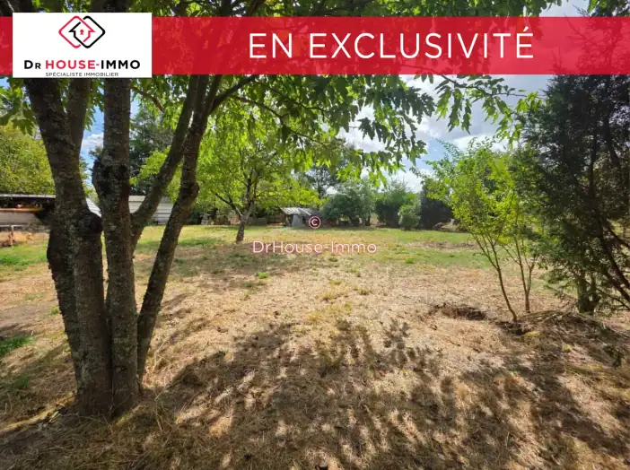 Terrain de 1 524 m² - Peujard (33240)