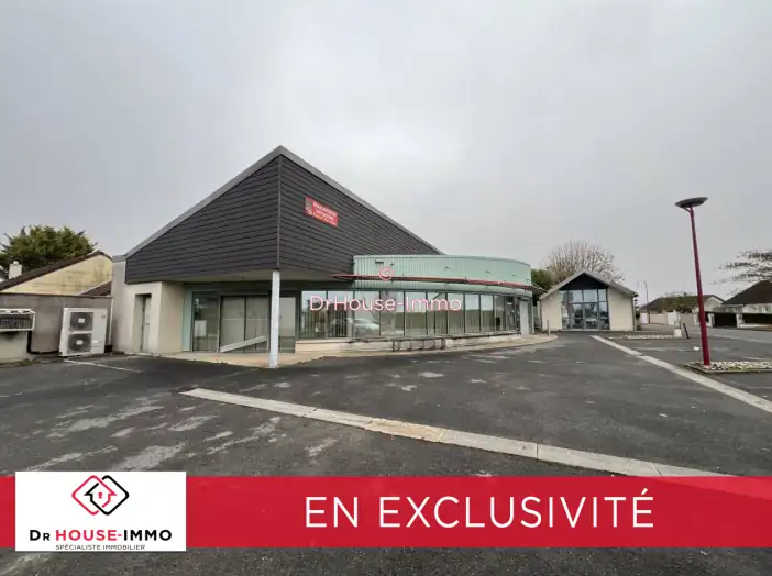 Commerce de 98 m² - Mehun-sur-Yèvre (18500)