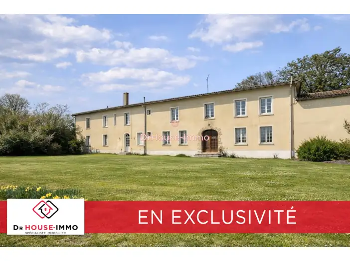Maison 12 pièces de 320 m² - Genac (16170)