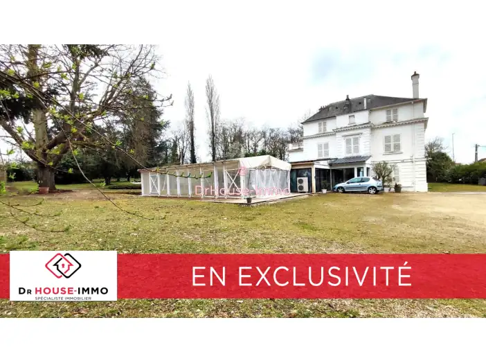 Immeuble 25 pièces de 1 000 m² - Dammarie-les-Lys (77190)