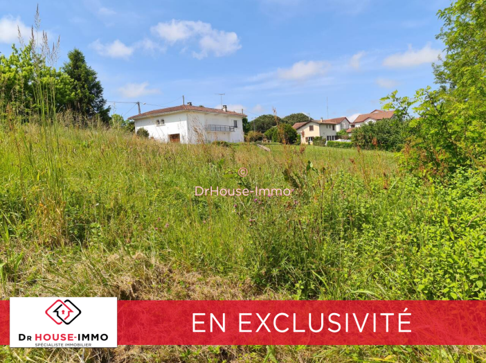 Terrain de 876m²