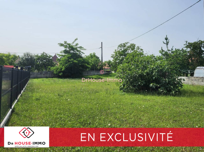 Terrain de 744m²