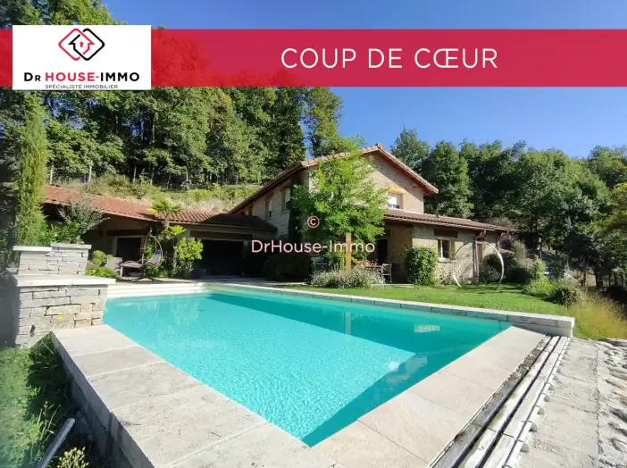 Maison 7 pièces de 250 m² - Saint-Vérand (38160)