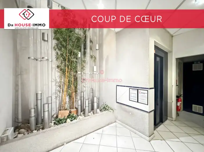 Local d'activités 15 pièces de 265 m² - Toulon (83000)