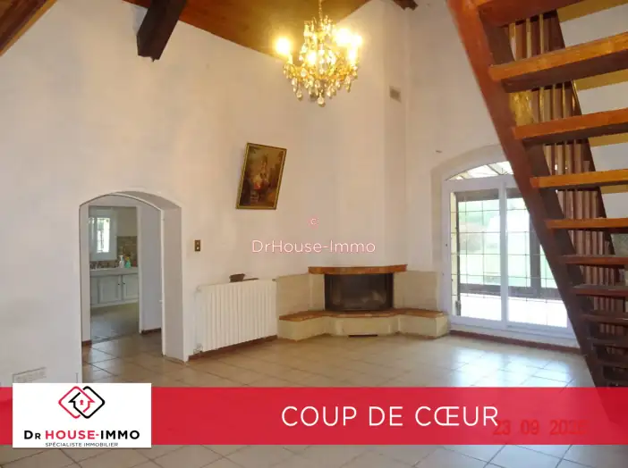 Maison 10 pièces de 240 m² - Saint-Yzan-de-Soudiac (33920)