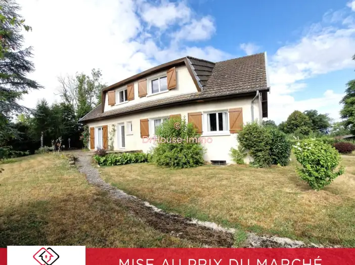 Maison 9 pièces de 222 m² - Saint-Chef (38890)