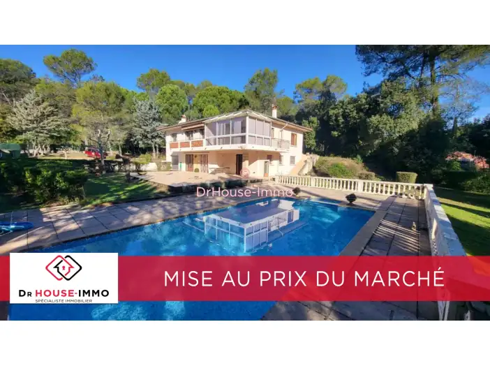 Maison 8 pièces de 204 m² - Brignoles (83170)