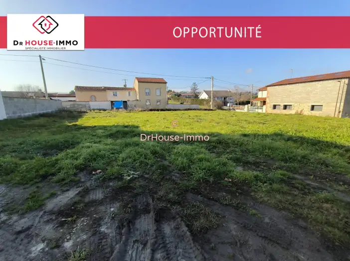 Terrain de 880 m² - Saint-Thomas-la-Garde (42600)