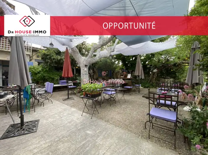 Commerce 11 pièces de 315 m² - Fontvieille (13990)