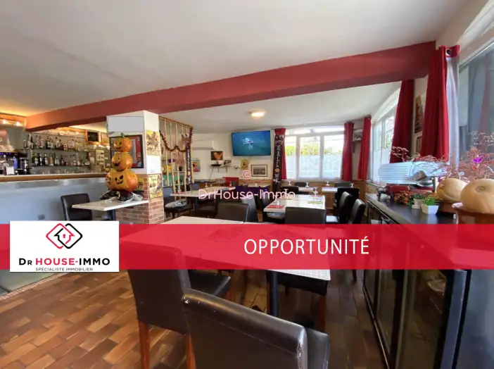 Commerce 1 pièce de 75 m² - Saintes-Maries-de-la-Mer (13460)