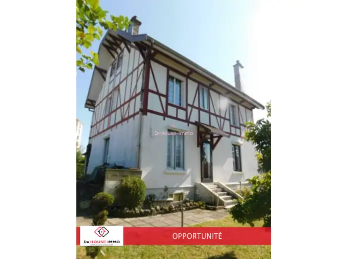 Maison 8 pièces de 172 m² - Vittel (88800)