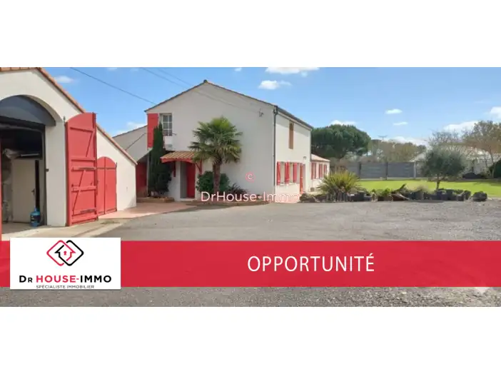 Maison 8 pièces de 210 m² - Commequiers (85220)