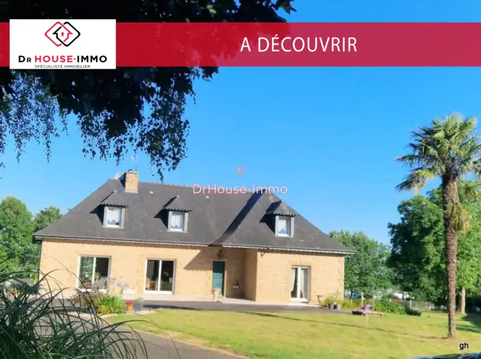 Maison 5 pièces de 225 m² - Saint-James (50240)