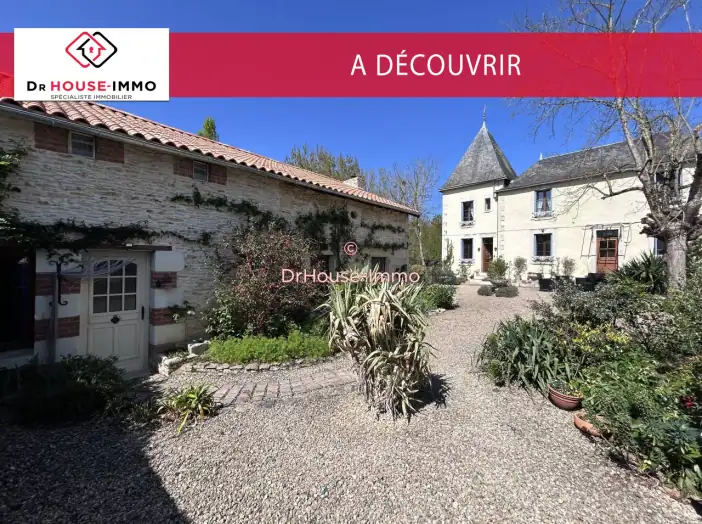 Maison 8 pièces de 213 m² - Moncontour (86330)