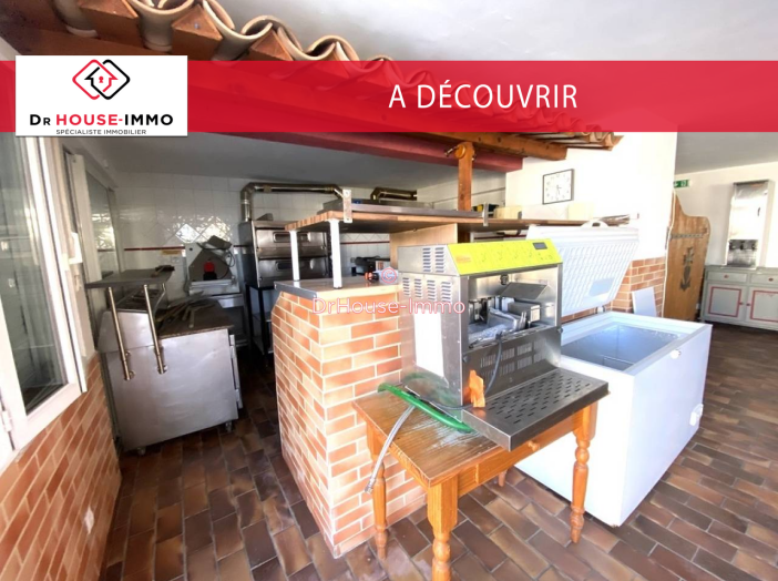 Commerce 1 pièce de 75 m² - Saintes-Maries-de-la-Mer (13460)