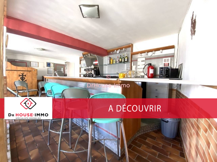 Commerce 1 pièce de 75 m² - Saintes-Maries-de-la-Mer (13460)