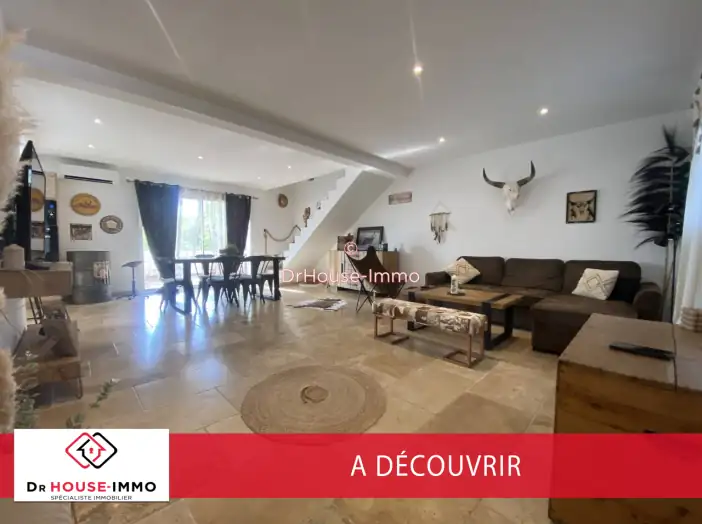 Maison 5 pièces de 110 m² - Saintes-Maries-de-la-Mer (13460)