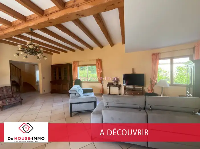 Maison 7 pièces de 205 m² - Beaumont Saint Cyr (86490)